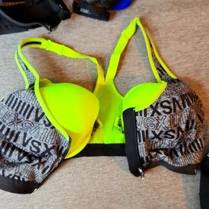 VS Knockout Sports Bra